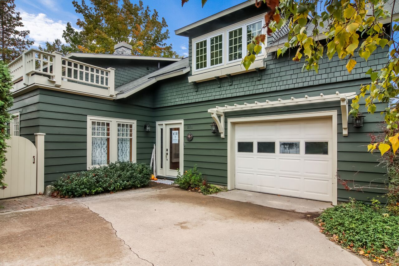 Spacious Cottage in Leland Walk2Beaches&Village Best Location in Leelanau County
