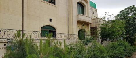 Fachada de la propiedad