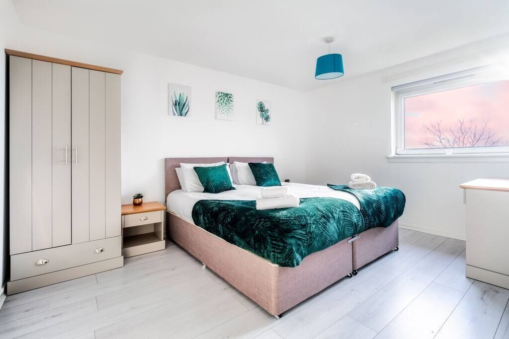 3 bedrooms, iron/ironing board, free WiFi, bed sheets