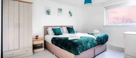 3 chambres, fer et planche à repasser, Wi-Fi gratuit, draps fournis