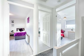 3 makuuhuonetta, silitysrauta/-lauta, ilmainen Wi-Fi, vuodevaatteet