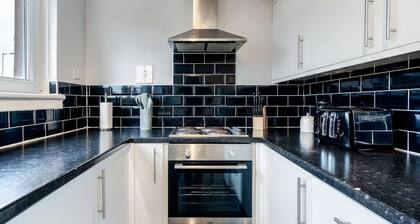 Spacious 3 bed house with on street parking