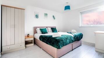 Iron/ironing board, free WiFi, bed sheets