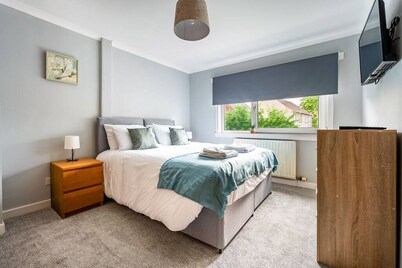 3 bed house in Larkhall with private driveway