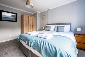 3 chambres, fer et planche à repasser, Wi-Fi gratuit, draps fournis