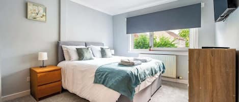 Iron/ironing board, free WiFi, bed sheets