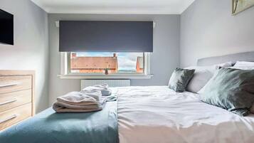 Iron/ironing board, free WiFi, bed sheets