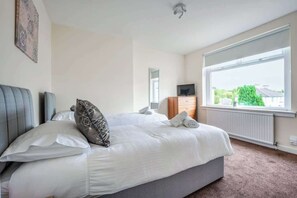 2 bedrooms, iron/ironing board, free WiFi, bed sheets