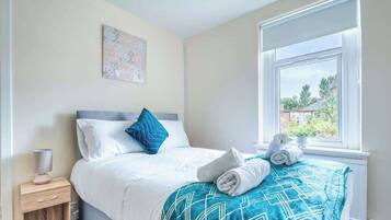 Iron/ironing board, free WiFi, bed sheets