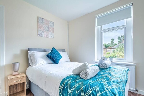 2 chambres, fer et planche à repasser, Wi-Fi gratuit, draps fournis