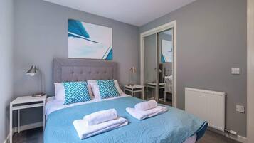 Iron/ironing board, free WiFi, bed sheets