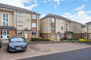 Exterior - Monicas Apartment - 2-Bed Flat in Coatbridge (North Lanarkshire)