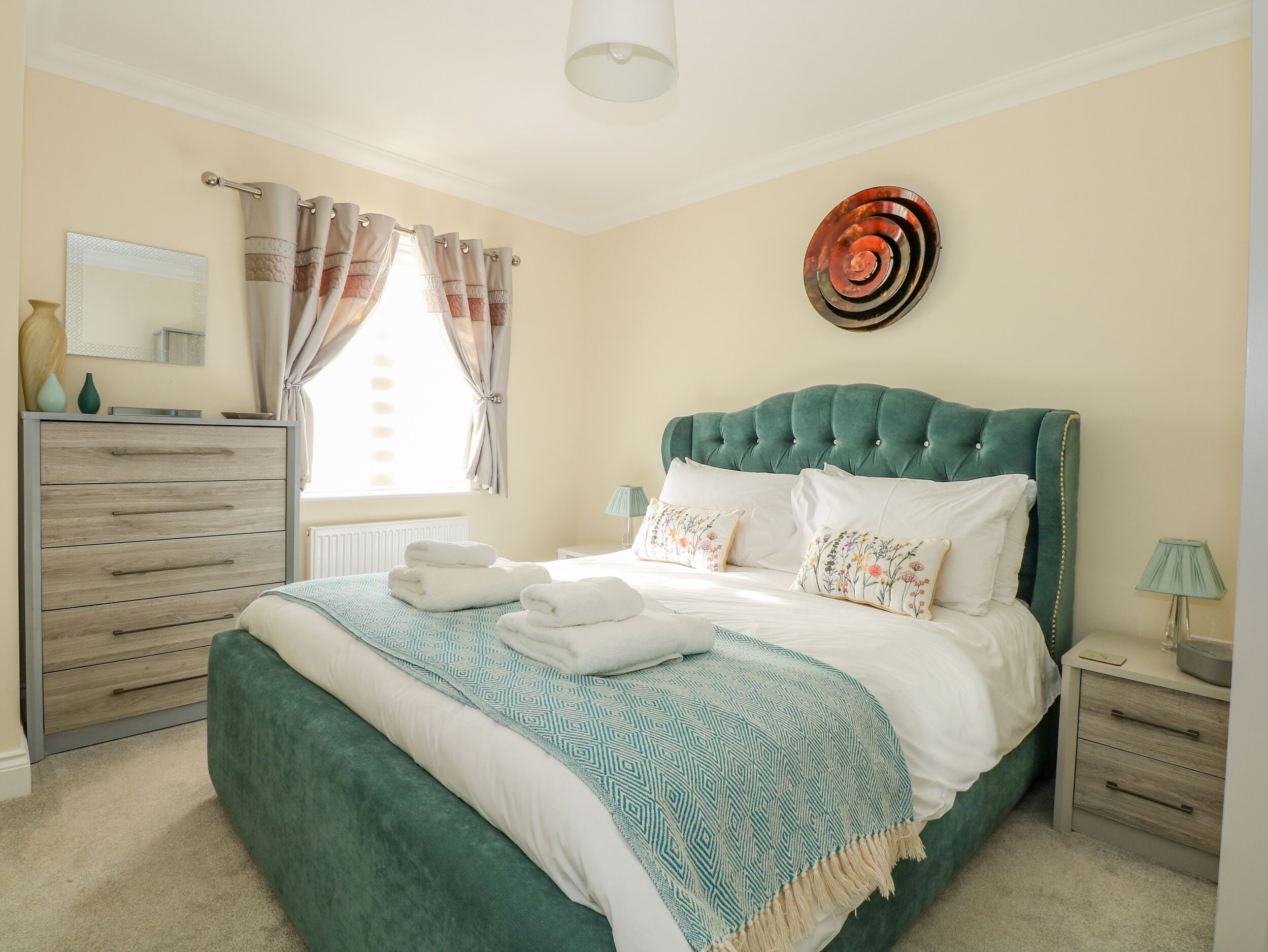 2 bedrooms, individually decorated, individually furnished, free WiFi