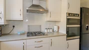 Fridge, dishwasher, cookware/dishes/utensils