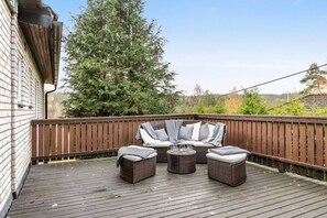 Terrace/patio - Peaceful holiday home surrounded by nature (Töllsjö)