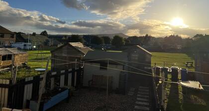 Lomond View Apartment - sleeps 4 guests in 2 bedrooms