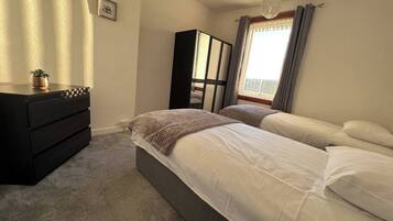 2 bedrooms, iron/ironing board, WiFi, bed sheets