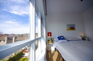 2 bedrooms, iron/ironing board, travel cot, free WiFi