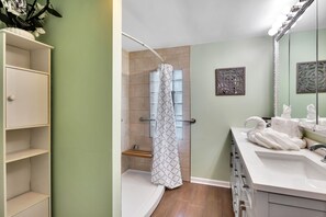 Bathtub, jetted bath, hair dryer, towels