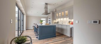 Stylish 4BDR Family Home| Eton Wick - By Tempstay