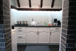 冰箱、炉灶、茶具/咖啡用具、电热水壶