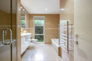 Badewanne, Haartrockner