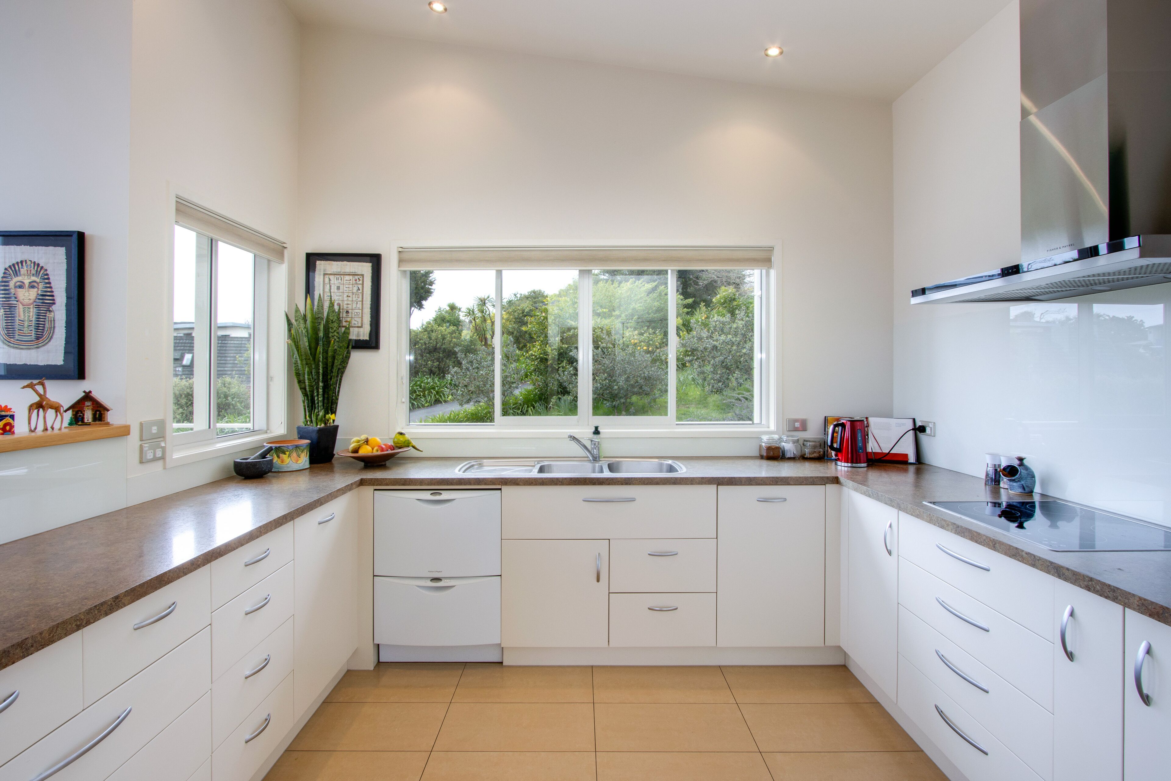 Refrigerador, microondas, lavavajillas y tostadora 