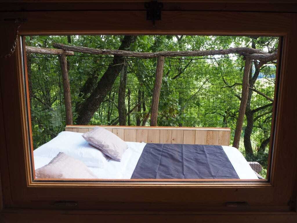 2 bedrooms, bed sheets