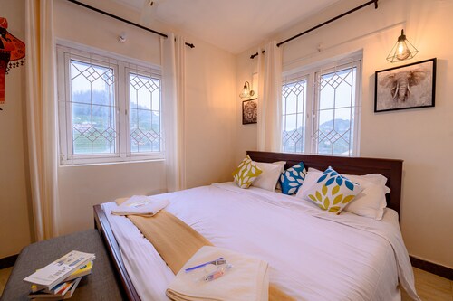 Luxe Family Villa with Wi-Fi, 5 mins from Tourist Attractions!