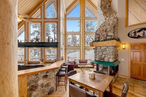 Unique ski cabin at Apex Mountain