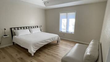 3 bedrooms, desk, free WiFi, bed sheets