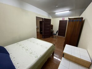 2 bedrooms, desk, WiFi, bed sheets