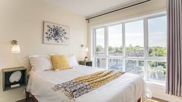 2 bedrooms, iron/ironing board, travel crib, free WiFi