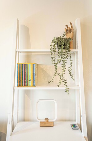 Interior - Modern Zen 2BR w/ Gym, Free Parking, DT & Airport (Montréal)