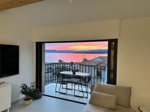 Superb new designer house with panoramic sea views