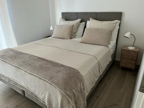 2 bedrooms, desk, iron/ironing board, travel cot