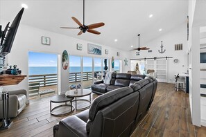 Televisión, chimenea, libros, oficina