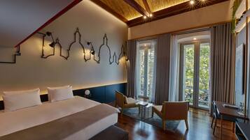 Suite monolocale Deluxe | Minibar, cassaforte in camera, con stile personalizzato, una scrivania