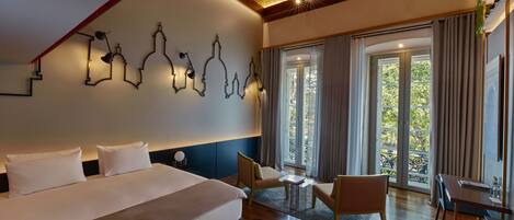 Estudi en suite Deluxe | Minibar, caixa forta a l'habitació, decoració individual i escriptori