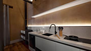 Comfort-værelse | Minibar, pengeskab på værelset, individuelt design, skrivebord