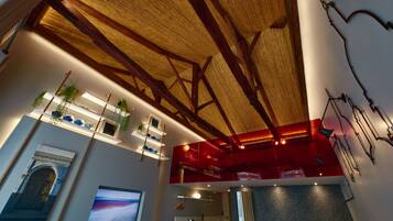 Deluxe Studio Suite | 1 bedroom, minibar, in-room safe, individually decorated