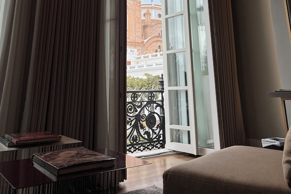 Studiosuite – deluxe, flere senger, byutsikt | Minibar, safe på rommet, individuelt dekorert og skrivebord