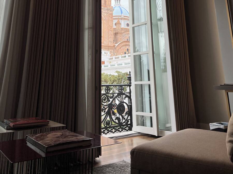 Suite monolocale Deluxe, letti multipli, vista città | Biancheria da letto di alta qualità, minibar, cassaforte in camera