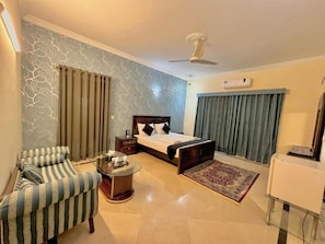 Superior Room | Minibar, free WiFi, bed sheets - Step Inn Guest House Islamabad (Islamabad)