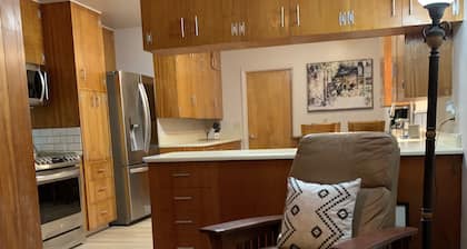 Mid Century Modern-5 min from I-5