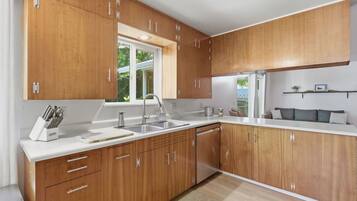 Microwave, oven, stovetop, dishwasher