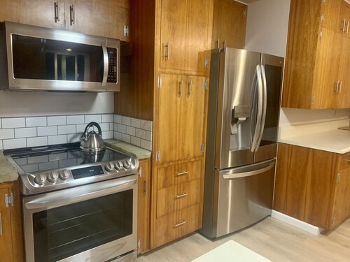 Mid Century Modern-5 min from I-5