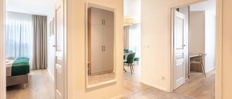 2 bedrooms, desk, iron/ironing board, free WiFi