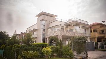 Fachada da propriedade