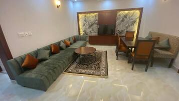 Deluxe Suite | Desk, soundproofing, free WiFi